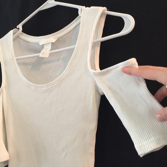 H&M Open Shoulder Top - Picture 2 of 3