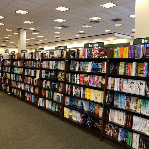 Meet your Posher, Lezlie - Picture 3 of 3