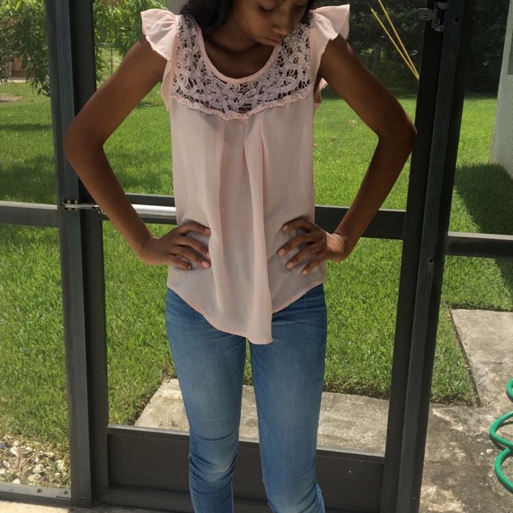🔥Pink ruffled sleeve top🔥