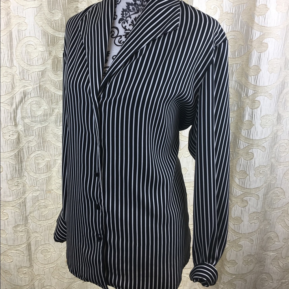 Lightweight Vintage top - Picture 2 of 6