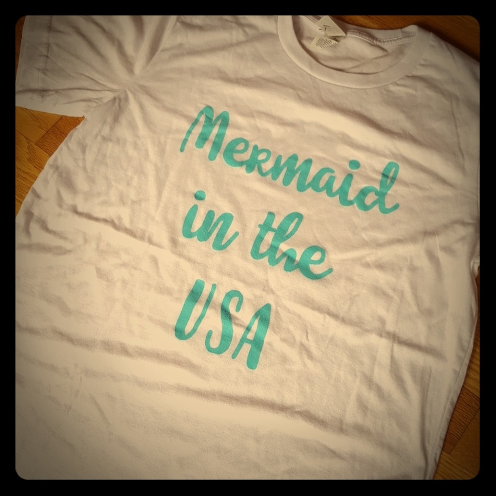Mermaid in the USA tee perfect for summer!!