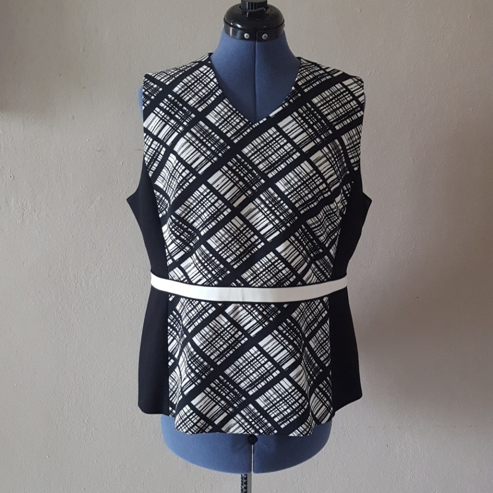 Black and white top NWT