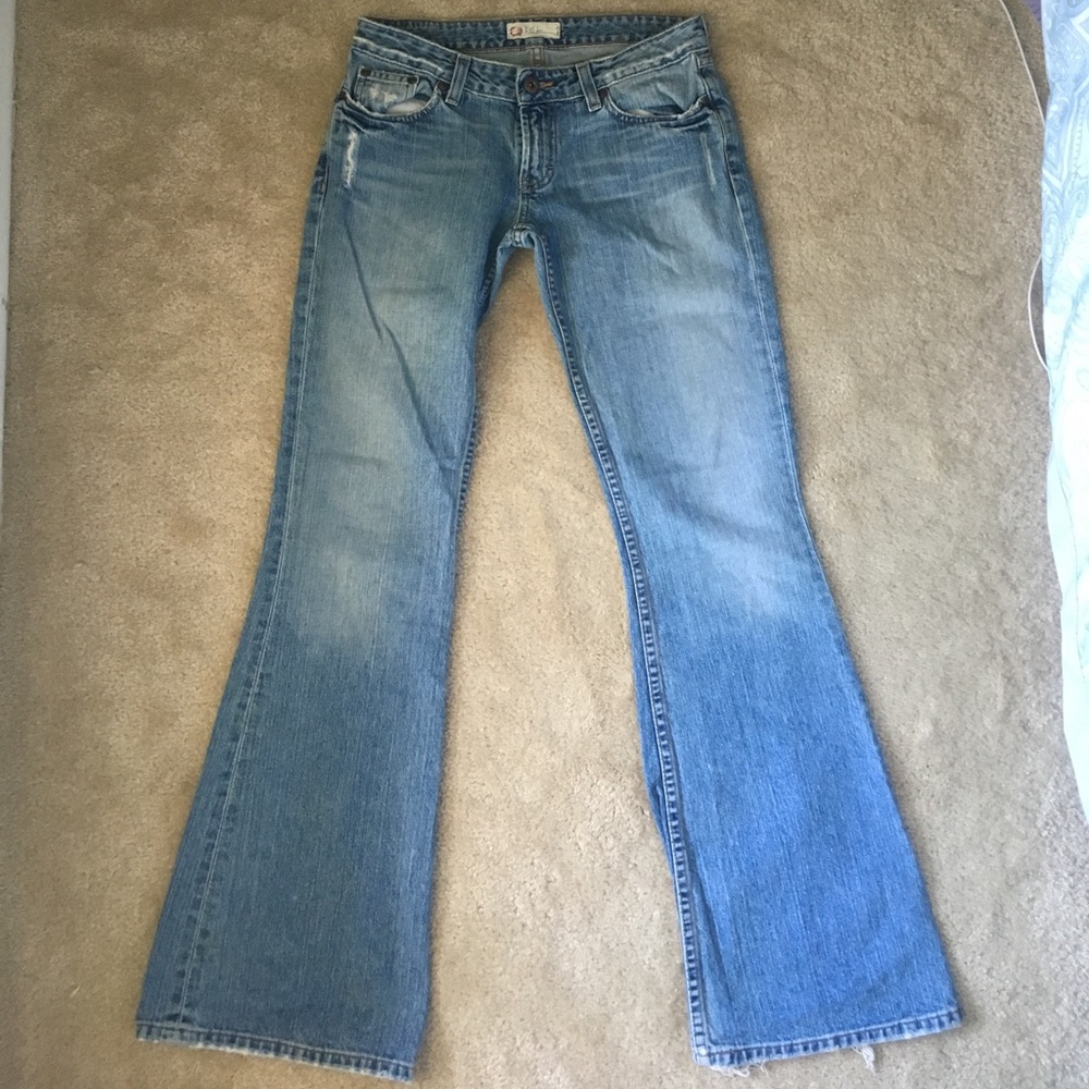Buckle jeans