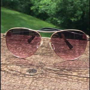 Jessica Simpson aviator style sunglasses
