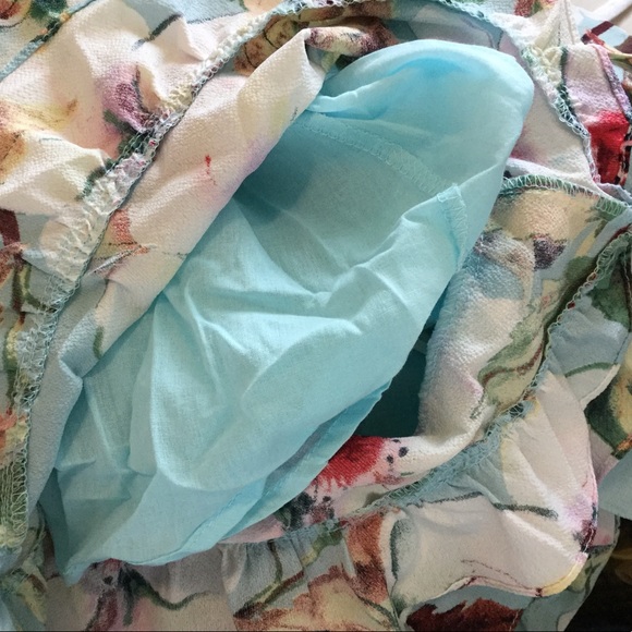 Floral V Neck Romper in Sky - Picture 7 of 7