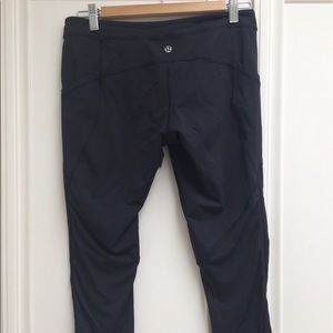 Authentic lululemon black crop pants size 6