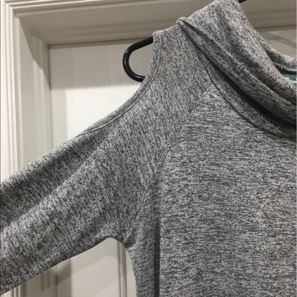 Cold shoulder long sleeve tee - Picture 2 of 2