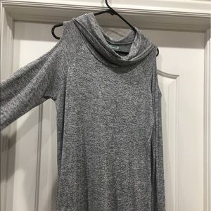 Cold shoulder long sleeve tee