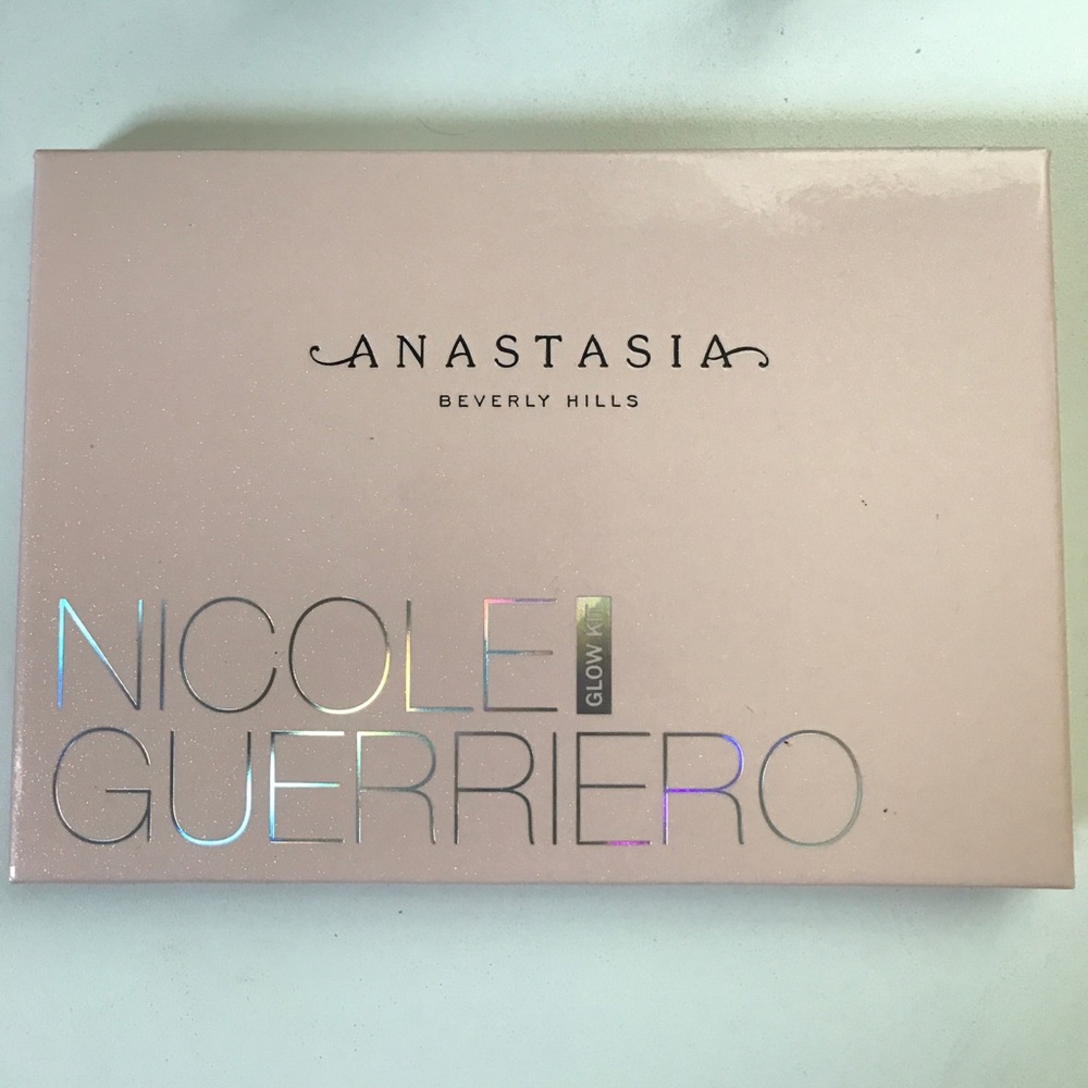 Anastasia Nicole Guerriero Glow Kit