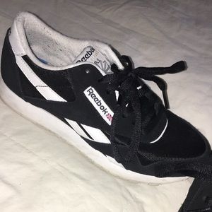 black reebok classics