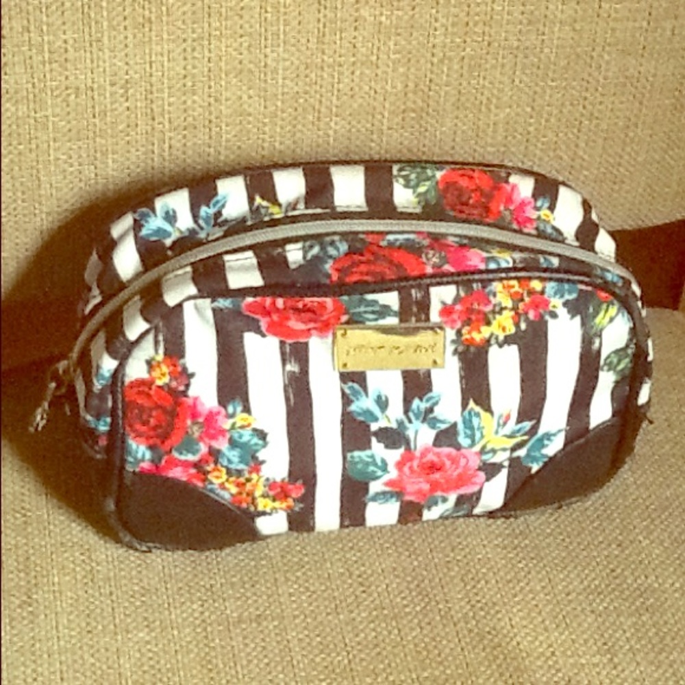 Betsy Johnson bag - Picture 1 of 3