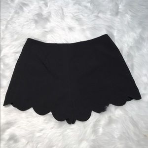 Black scallop lined shorts