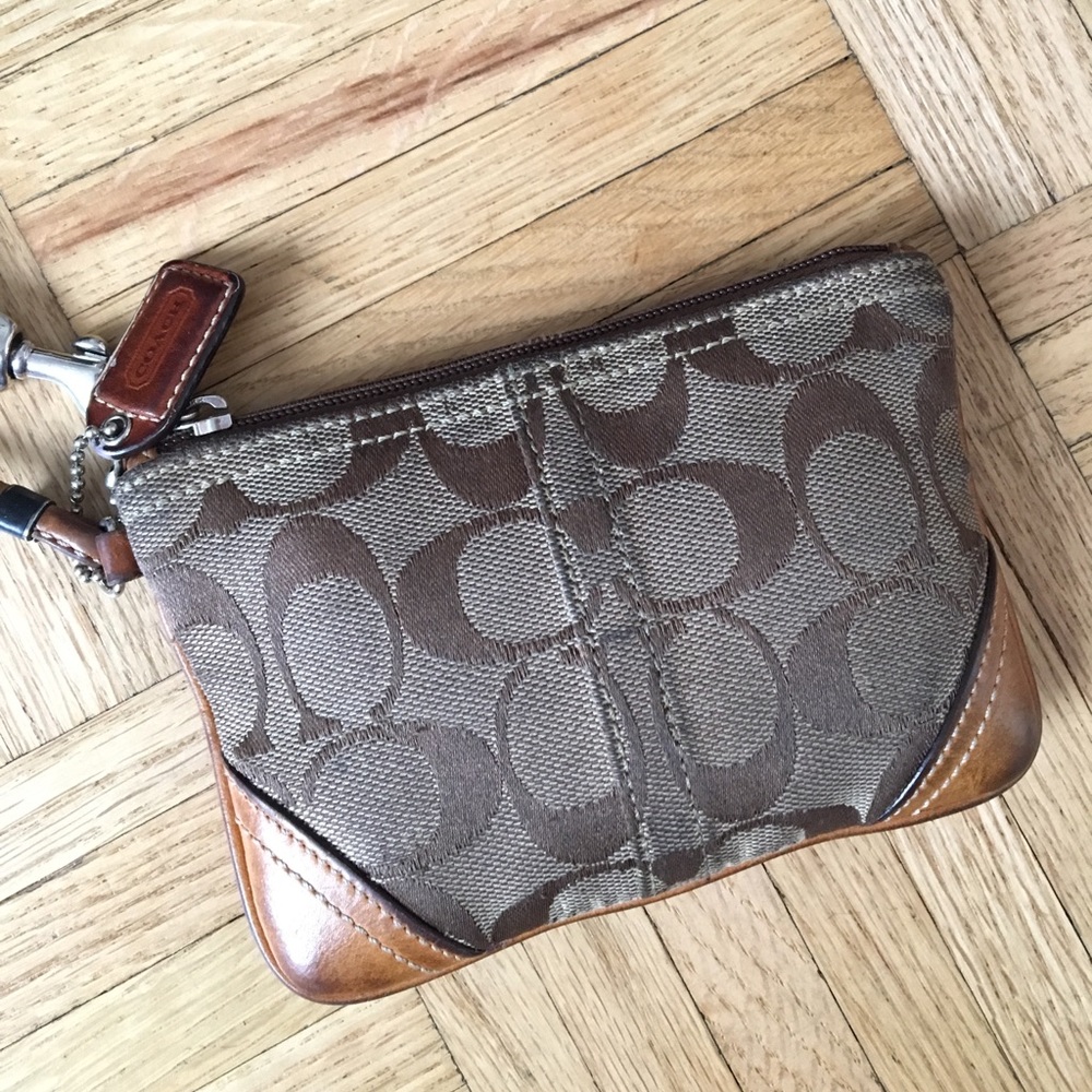 ✨Authentic Coach Wristlet
