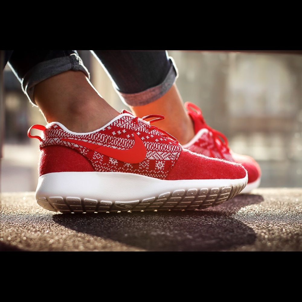 Nike Roshe: Winter Christmas Sweater