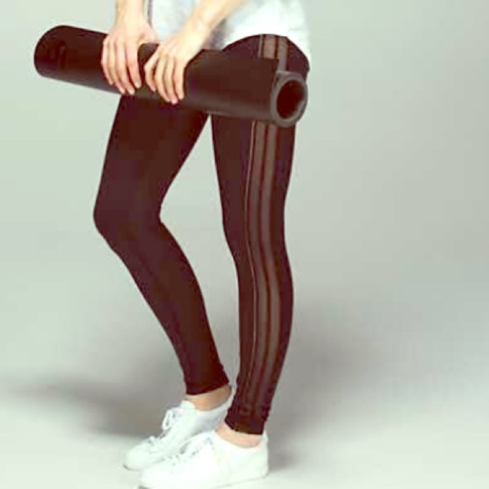 Leggings/tights with see through sides