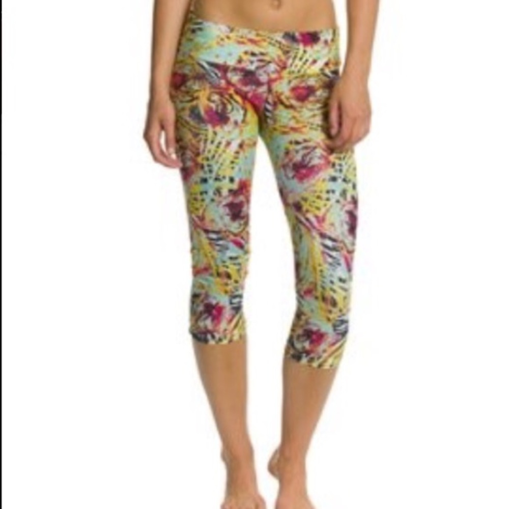 Onzie Capri Pants Size M/L