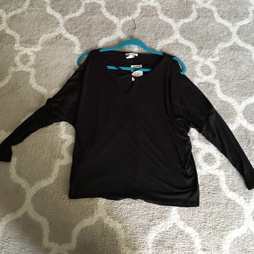 black shoulder less top