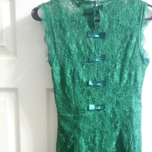 Green lace dress - Picture 2 of 3