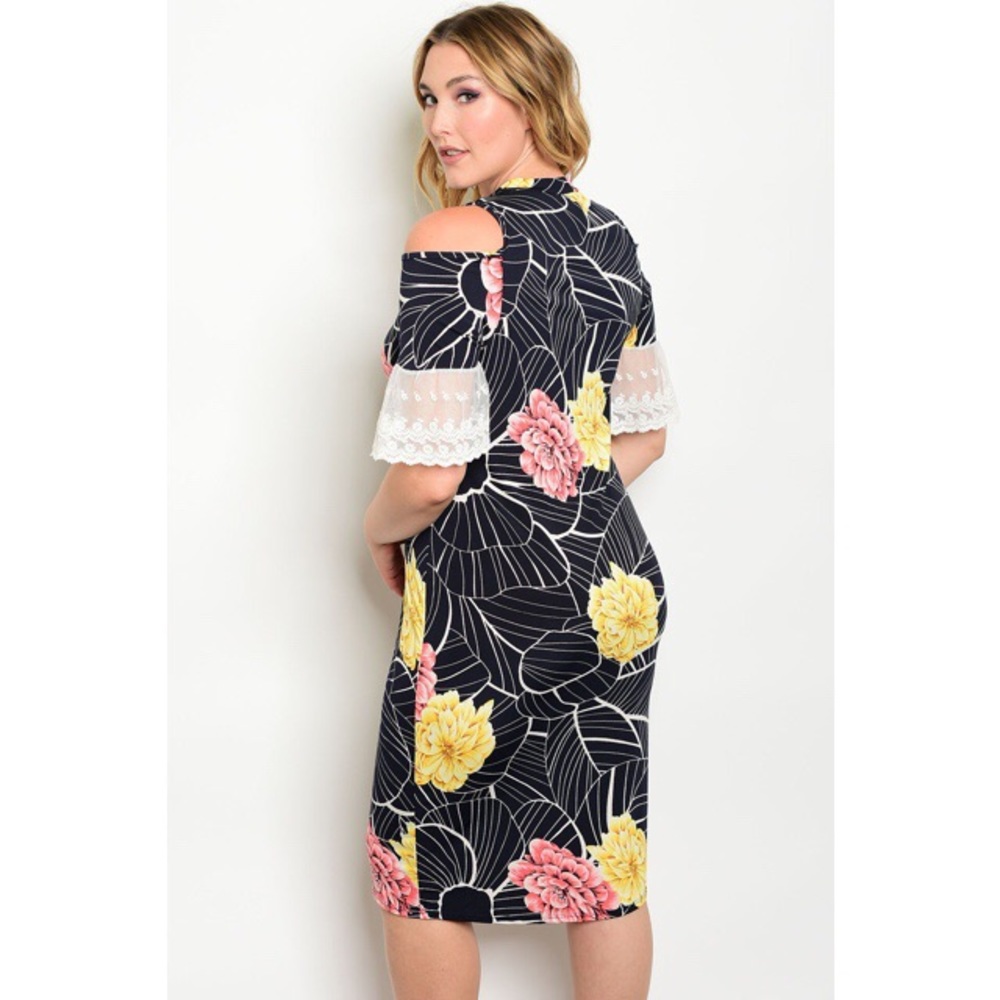 Plus Size Tropical Dress - Picture 3 of 3