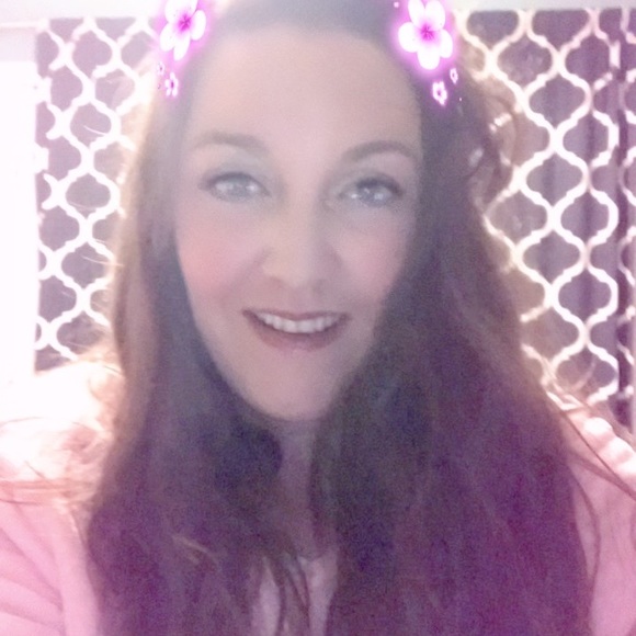 Meet your Posher, Melissa - Picture 2 of 4