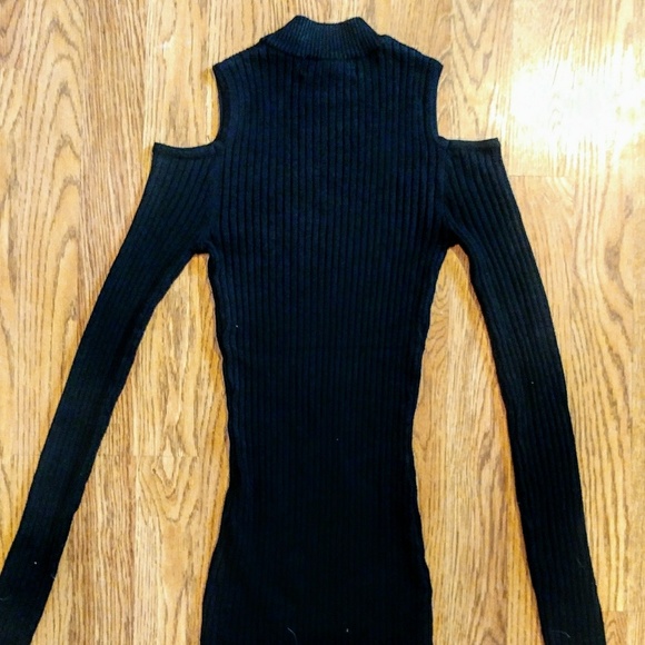 PRICE DROP!Off the Shoulder Black Long Sleeved Top - Picture 2 of 3