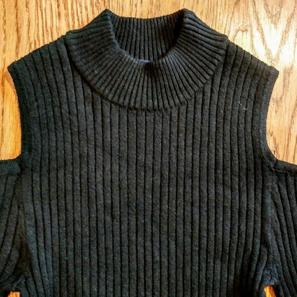 PRICE DROP!Off the Shoulder Black Long Sleeved Top - Picture 3 of 3