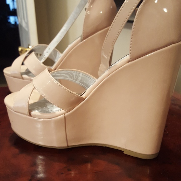Three pair of shoes. Great condition!! - Picture 3 of 8