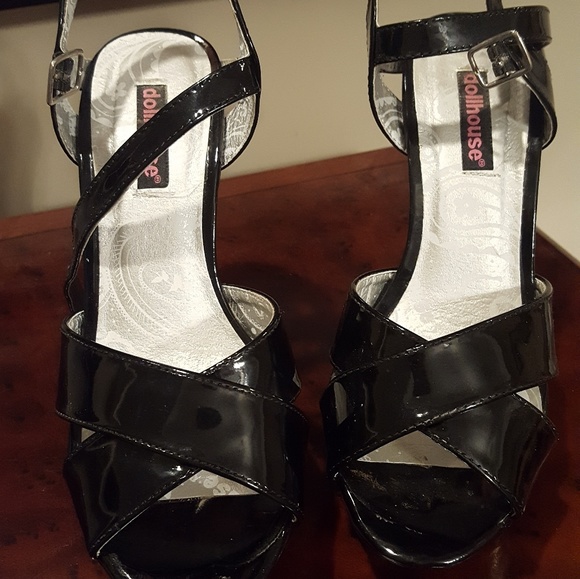 Three pair of shoes. Great condition!! - Picture 6 of 8
