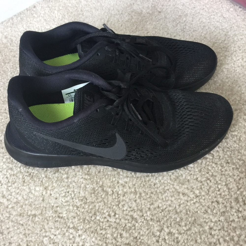 black nike sneakers