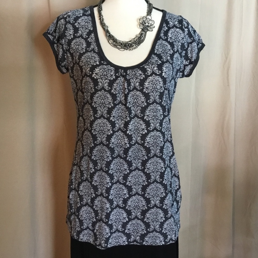"Newport News" Striking Black & White Top