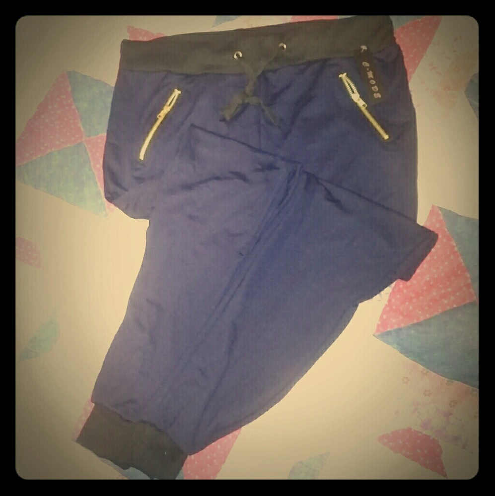 Skinny jogging pants