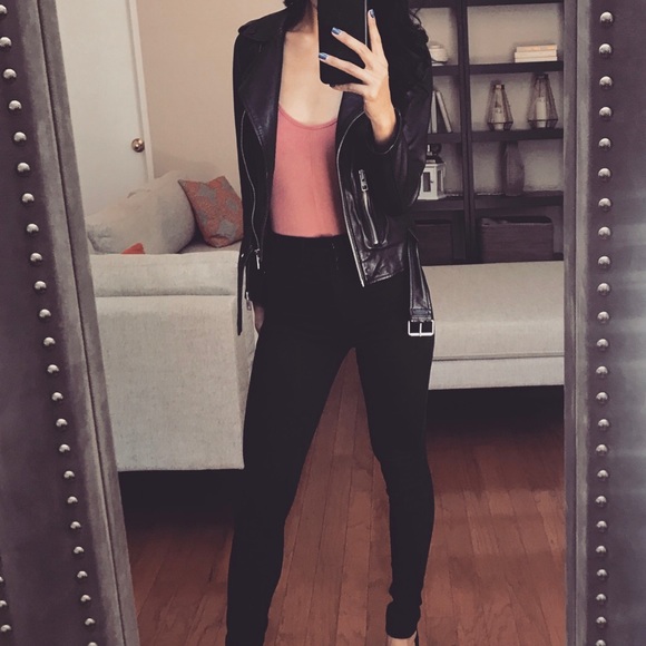 💥48 HOUR FLASH SALE💥🆕Low Back Ribbed Bodysuit - Picture 4 of 5