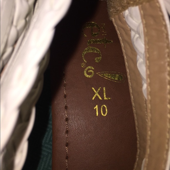 White crisscross sandals - Picture 2 of 2