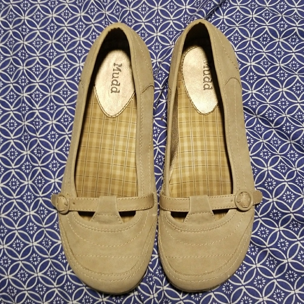 Tan flats