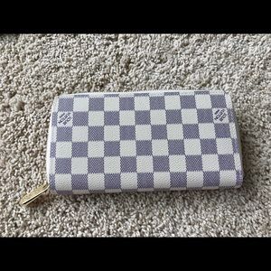 Louis Vuitton Zippy Wallet