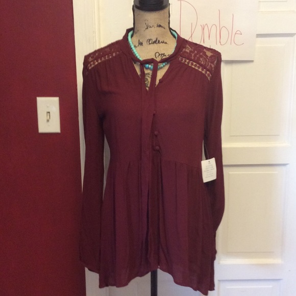 Taylor & Sage Tops - ⚡️sale⚡️Nwt gorgeous lace back Tunic - Blouse