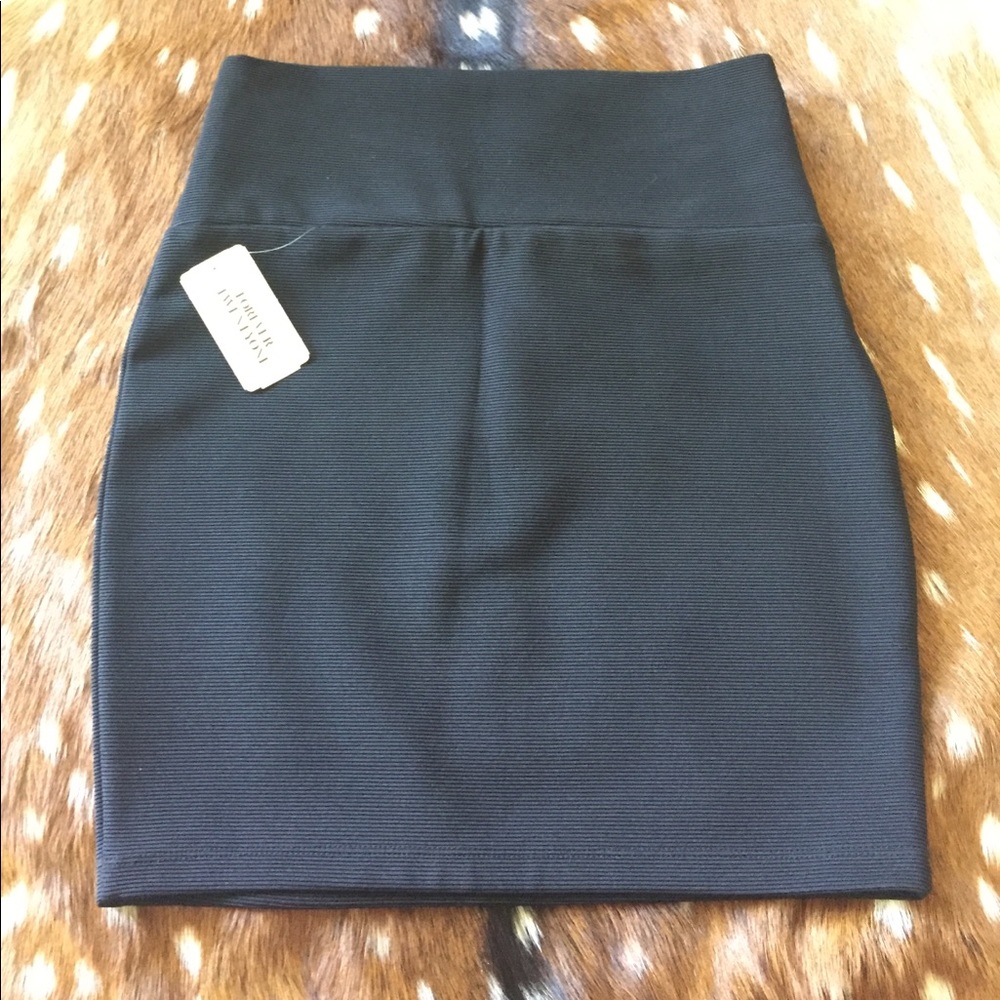 Forever 21 Black Mini Skirt 🍾