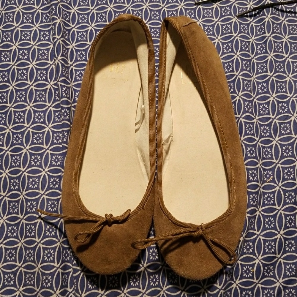 Tan GAP ballet flats