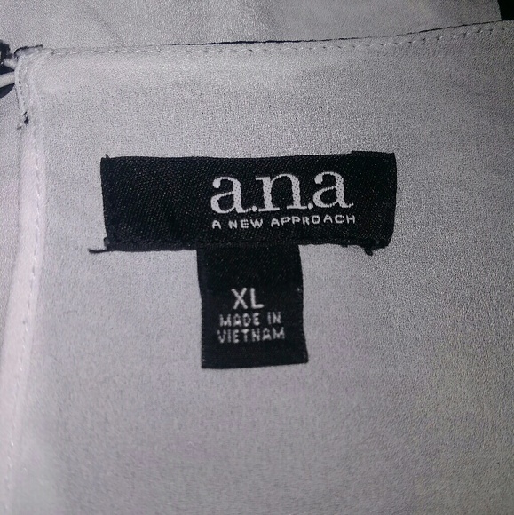 Women's top - Picture 3 of 3