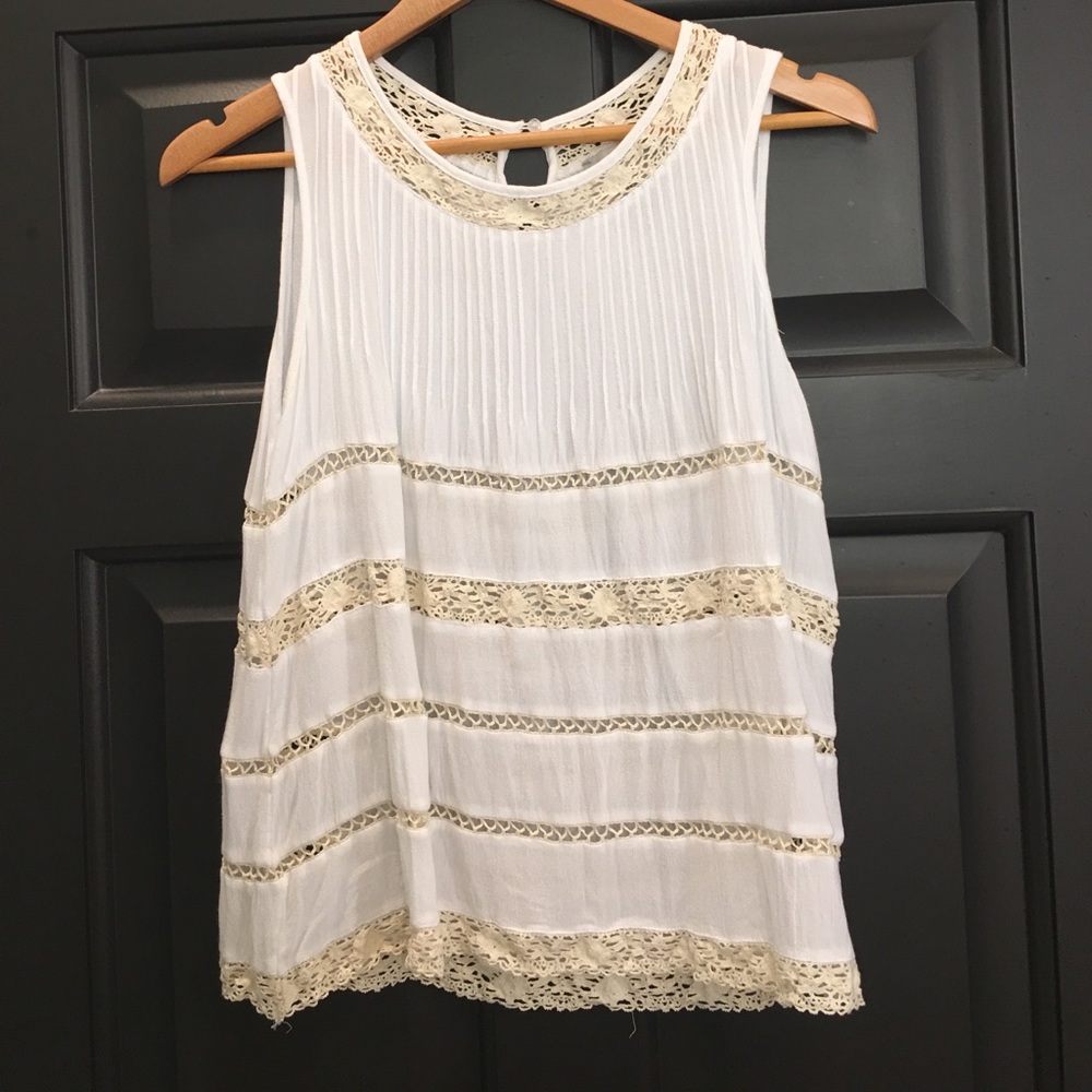 White and ivory lace sleeveless shirt!