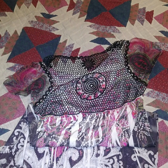 Women's dress - Picture 3 of 4