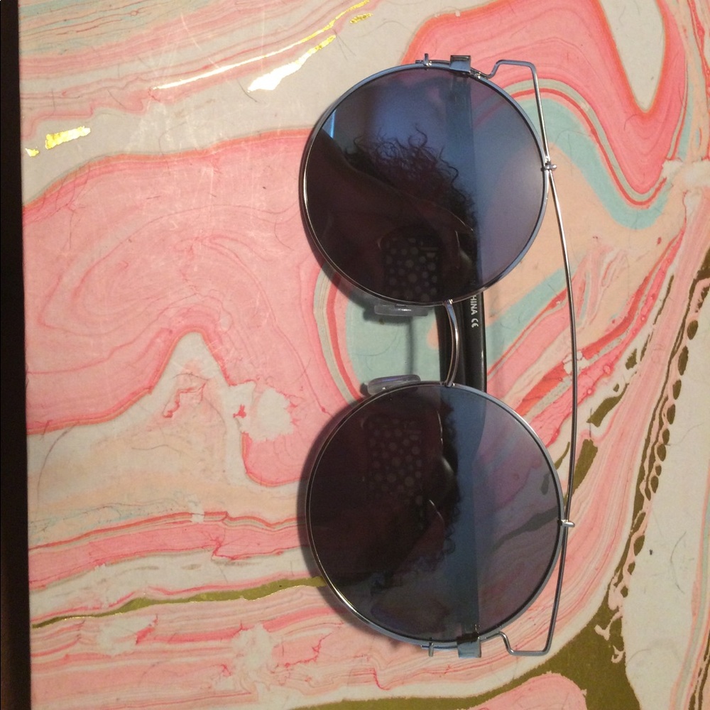 Silver Mirrored circle frames - Picture 2 of 2