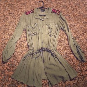 Gorgeous army green top with beautiful details!
