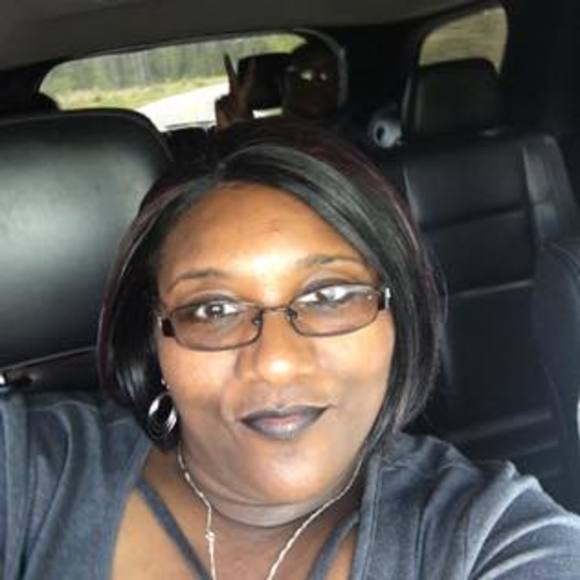 Meet your Posher, Sandra - Picture 1 of 1