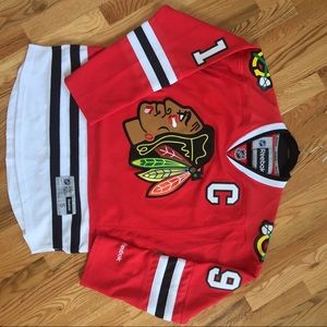 Blackhawks Official NHL Reebok Jersey Toews 19 (S)