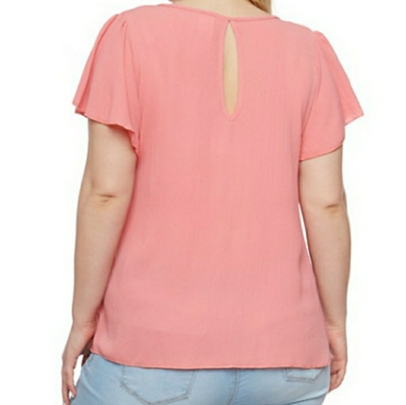 Plus size crepe top NWT - Picture 2 of 3