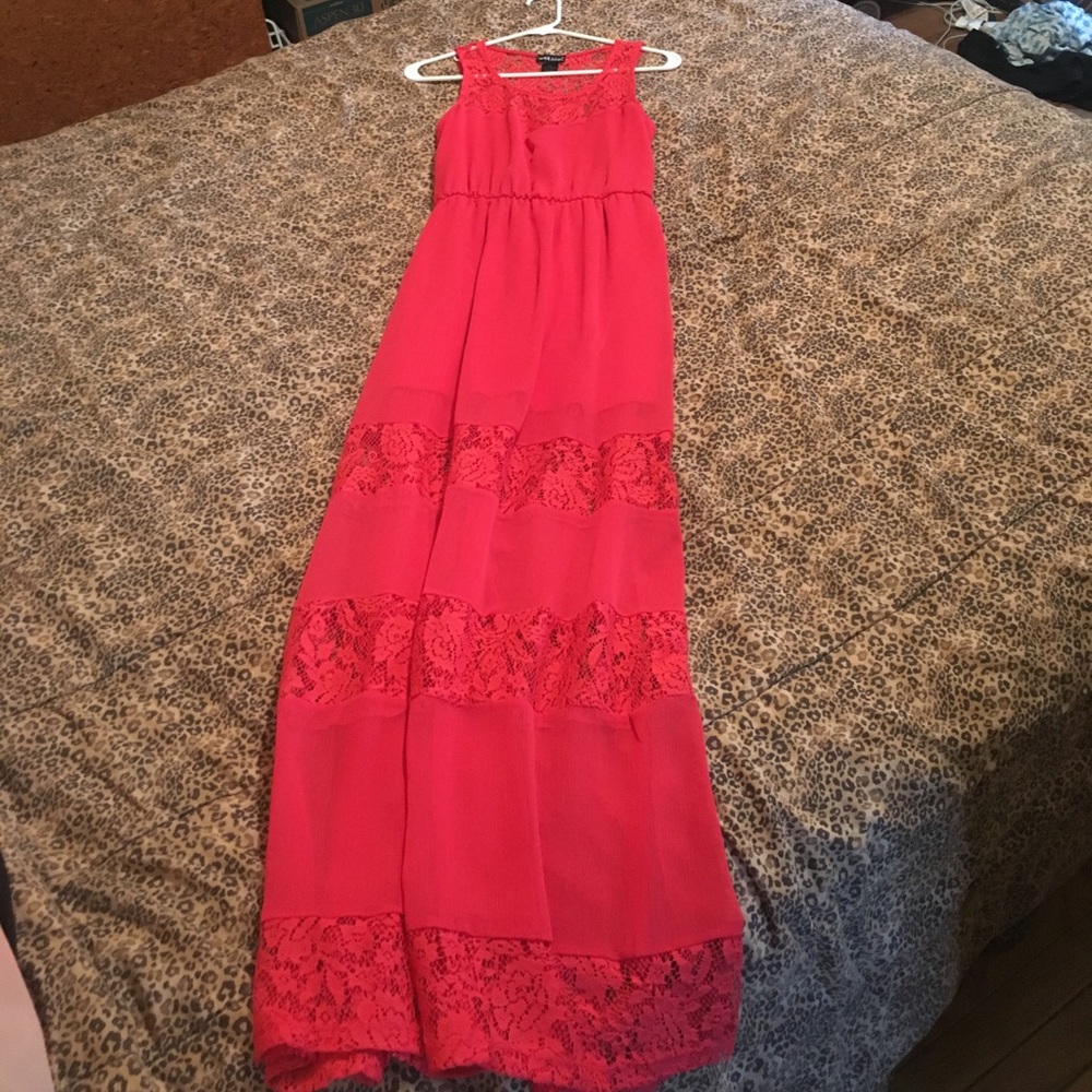 Gorgeous lace detail maxi dress!