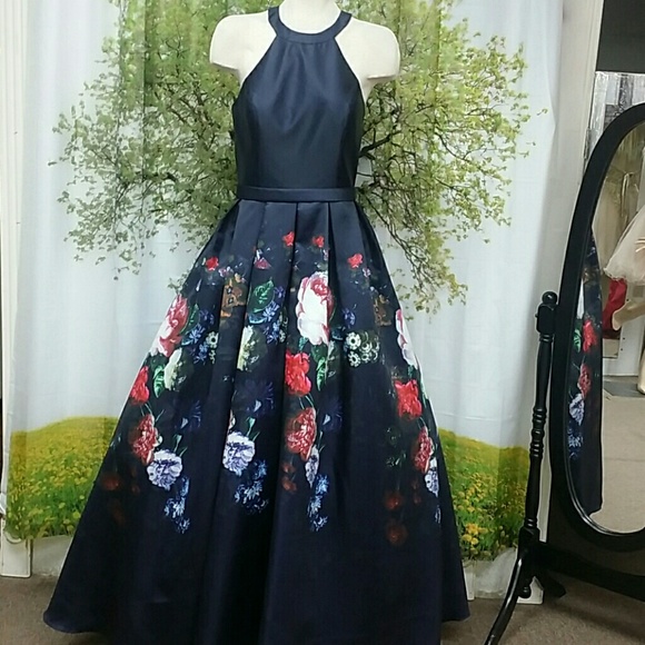 Long Dress - Picture 1 of 4