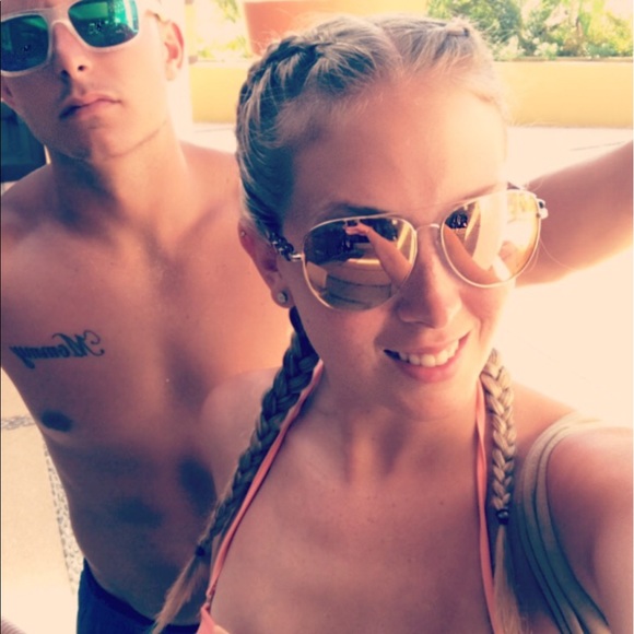 Meet your Posher, Alison - Picture 1 of 1