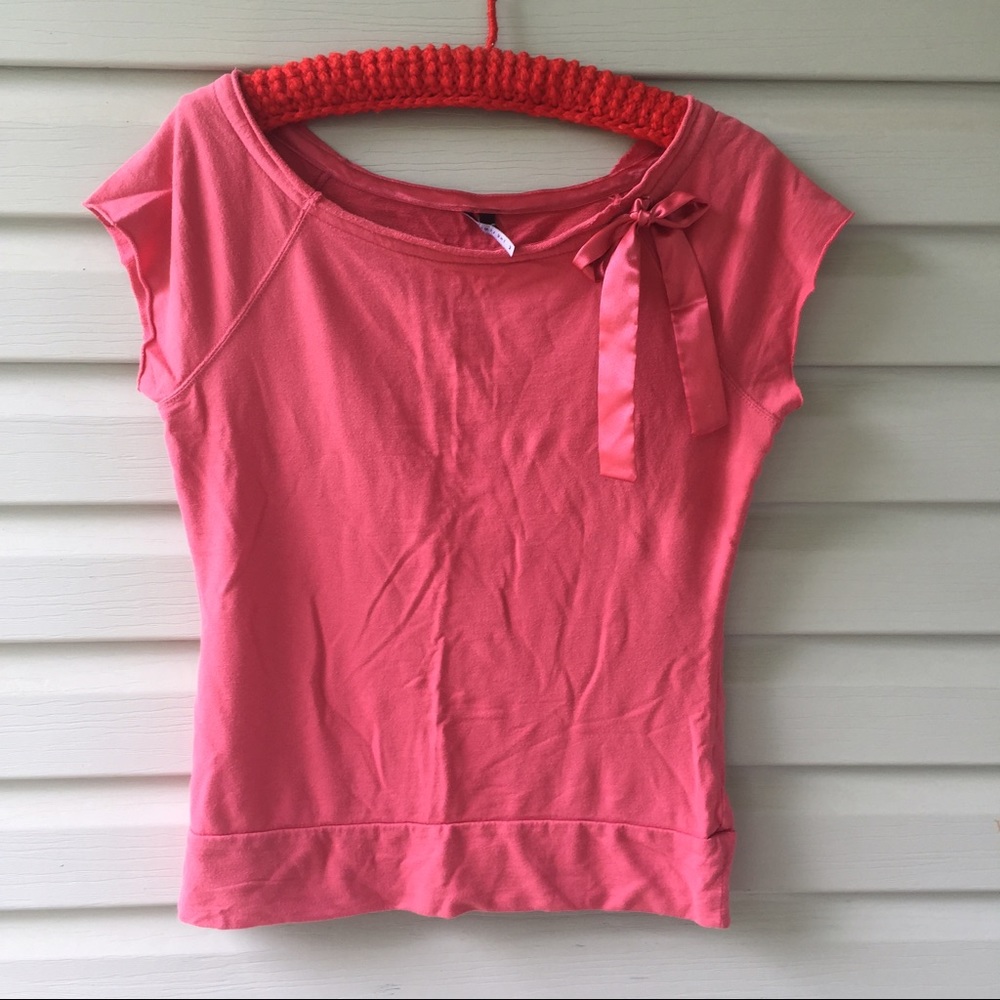 The limited Scoop neck  top M